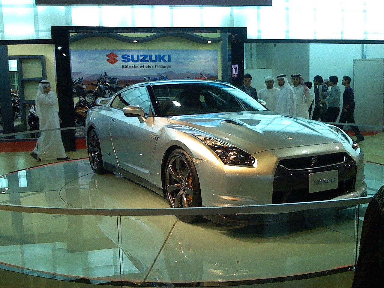 1280px-Nissan_GT-R_R35_28Dubai_Mot-XffM_.jpg