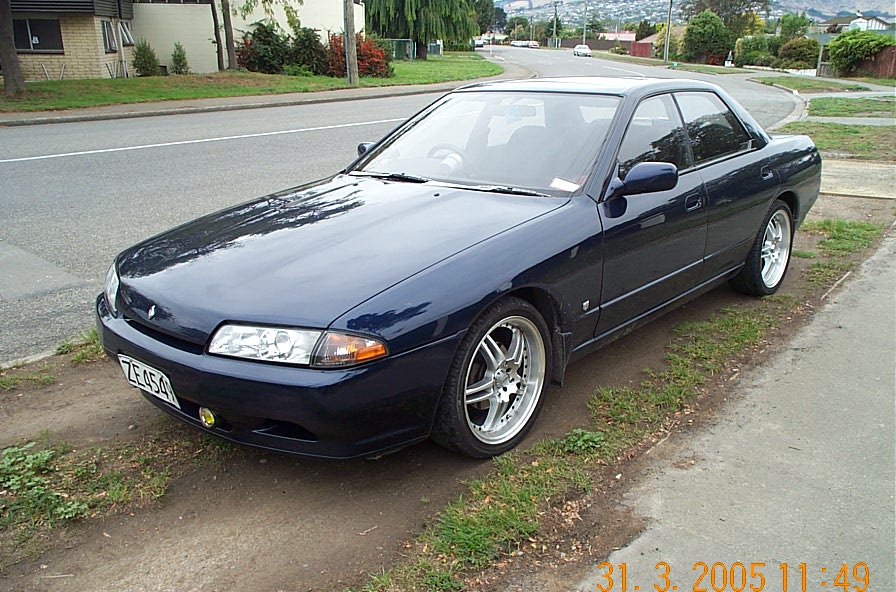 Nissan_Skyline_R32_front.jpg